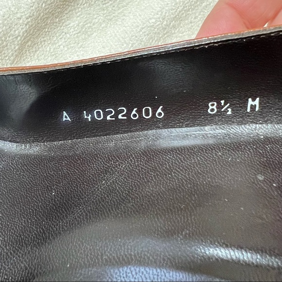 Stuart Weitzman - Picture 9 of 10